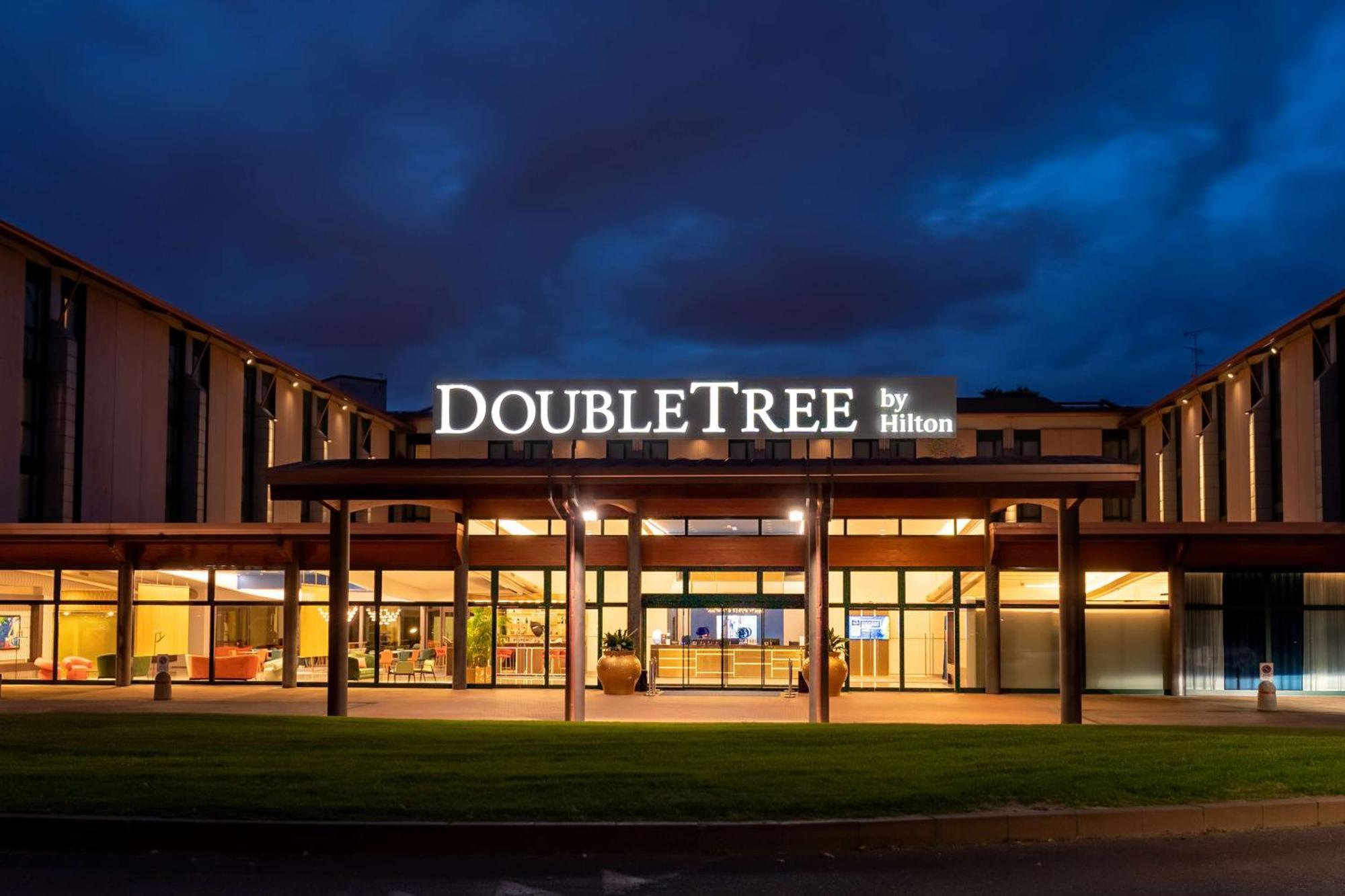 Hotel Doubletree By Hilton Milan Malpensa Solbiate Olona Exterior foto