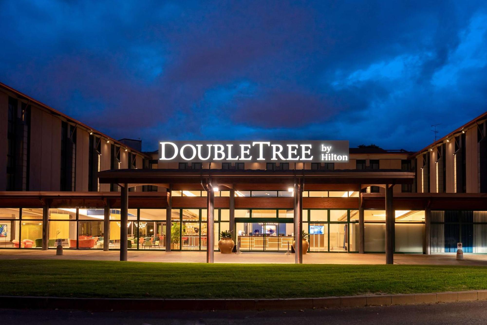 Hotel Doubletree By Hilton Milan Malpensa Solbiate Olona Exterior foto