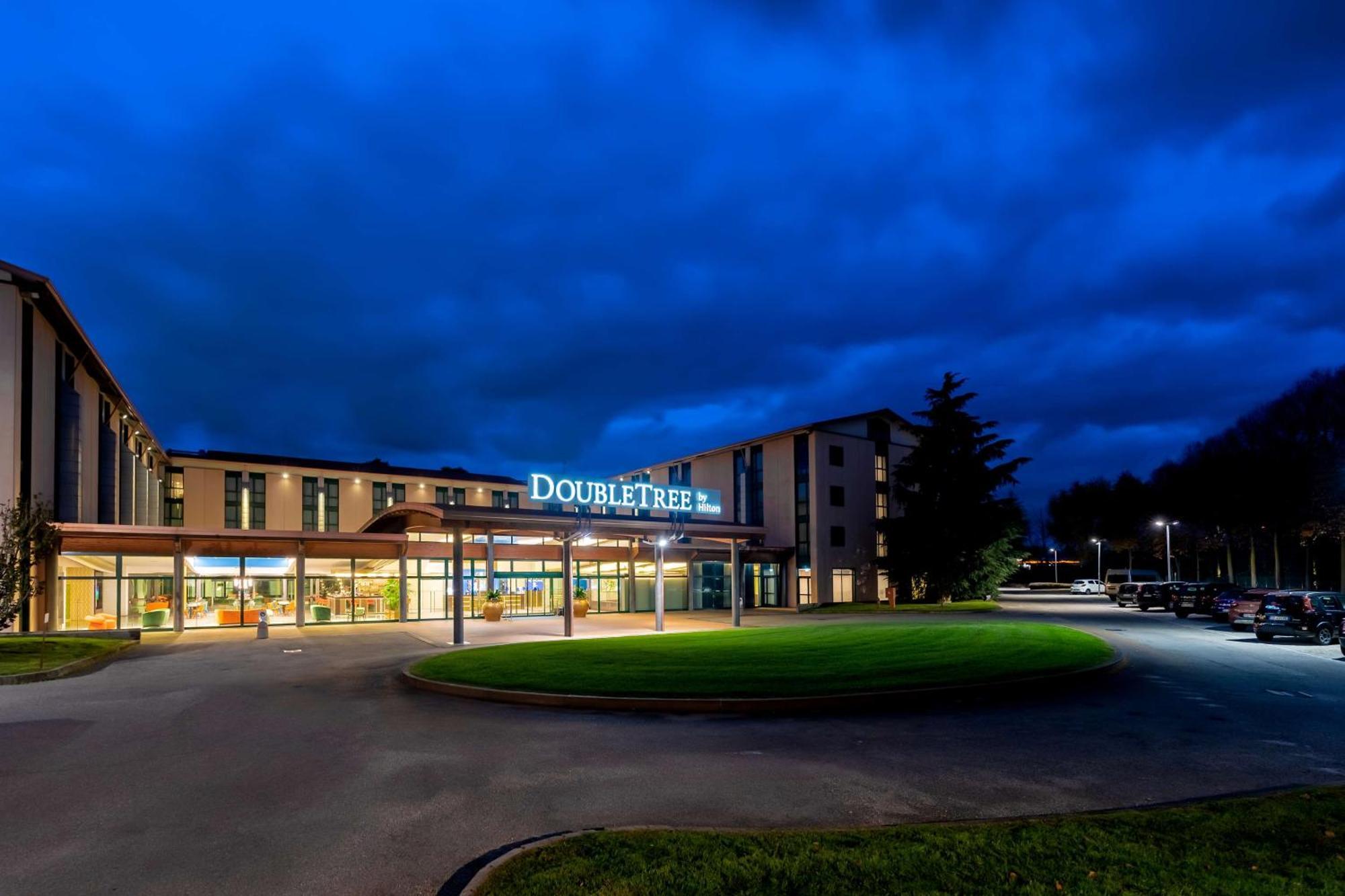 Hotel Doubletree By Hilton Milan Malpensa Solbiate Olona Exterior foto