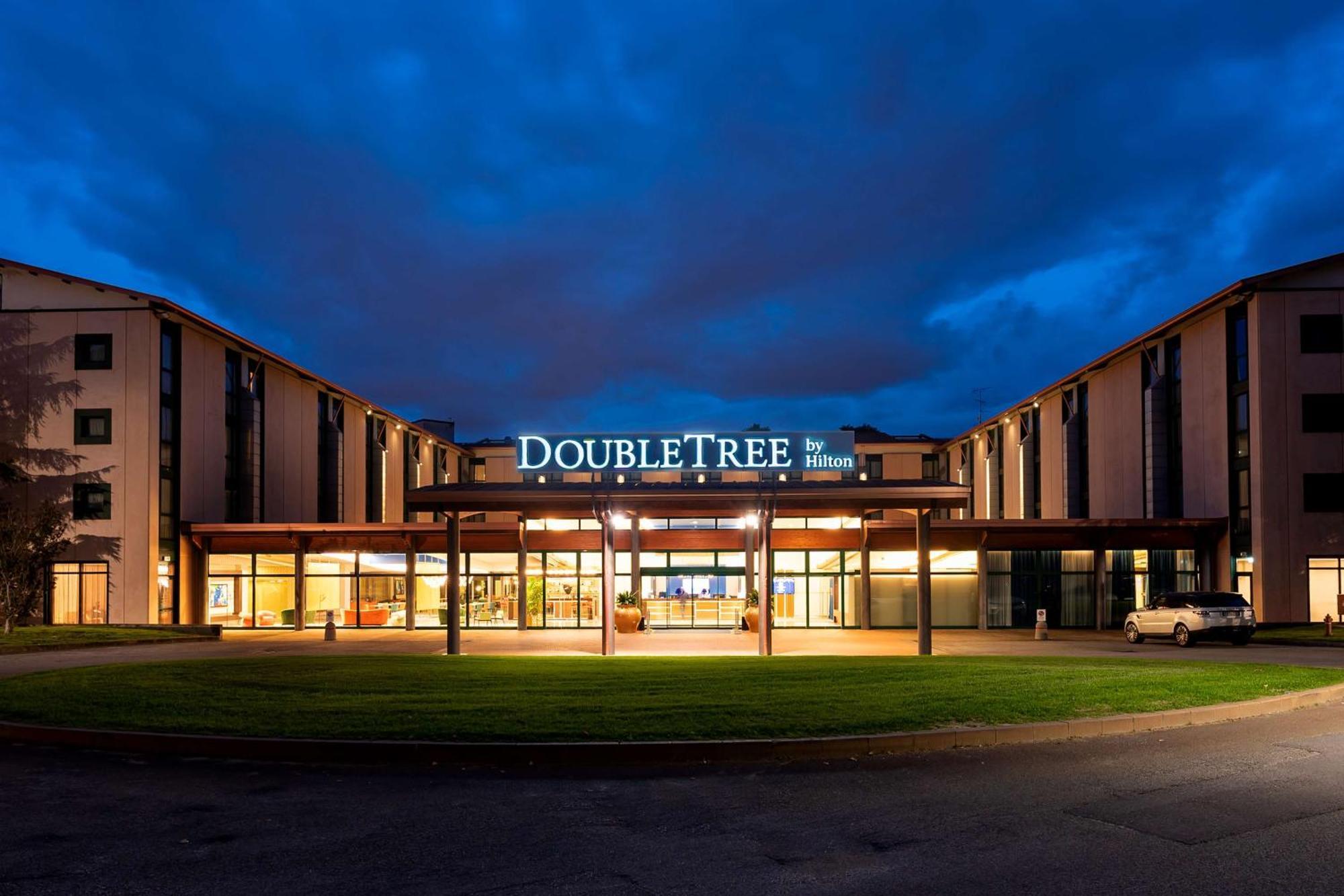 Hotel Doubletree By Hilton Milan Malpensa Solbiate Olona Exterior foto