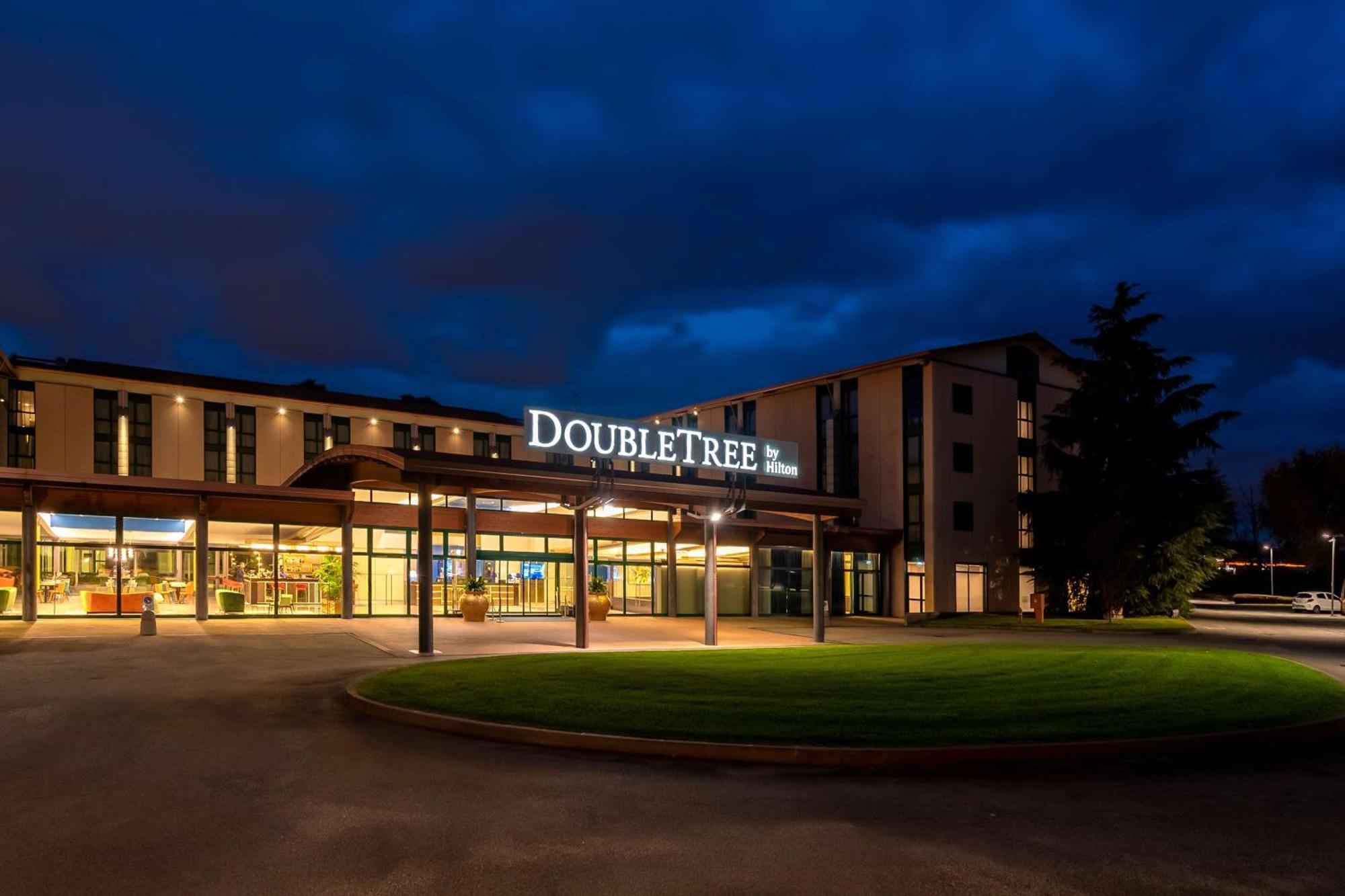 Hotel Doubletree By Hilton Milan Malpensa Solbiate Olona Exterior foto