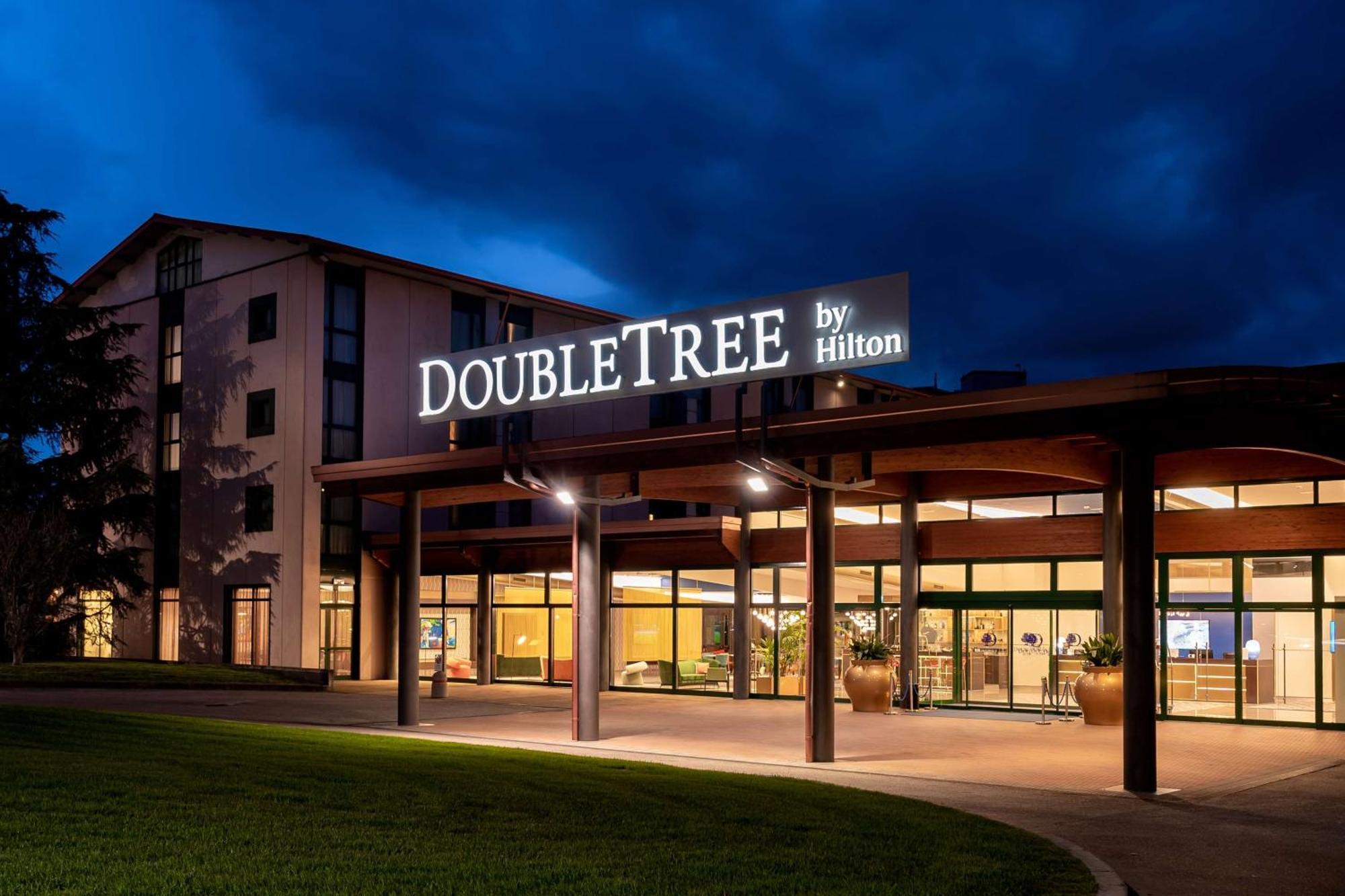 Hotel Doubletree By Hilton Milan Malpensa Solbiate Olona Exterior foto